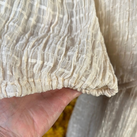 ASTR the Label Elegant Cream Textured Puff Sleeve Dress with Cutout and Tie - Picture 6 of 12